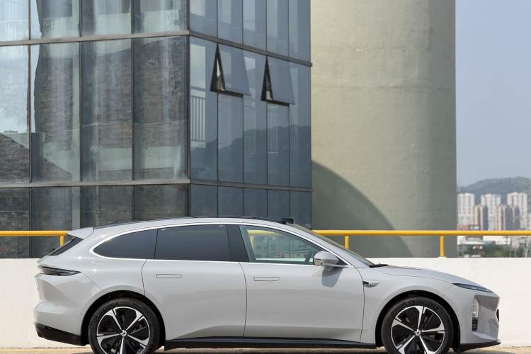 Used Nio ET5T 2025 75 kWh Touring Exterior 7