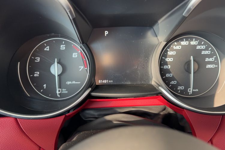 Used Alfa Romeo Giulia 2017 2.0T 200HP Luxury Edition
