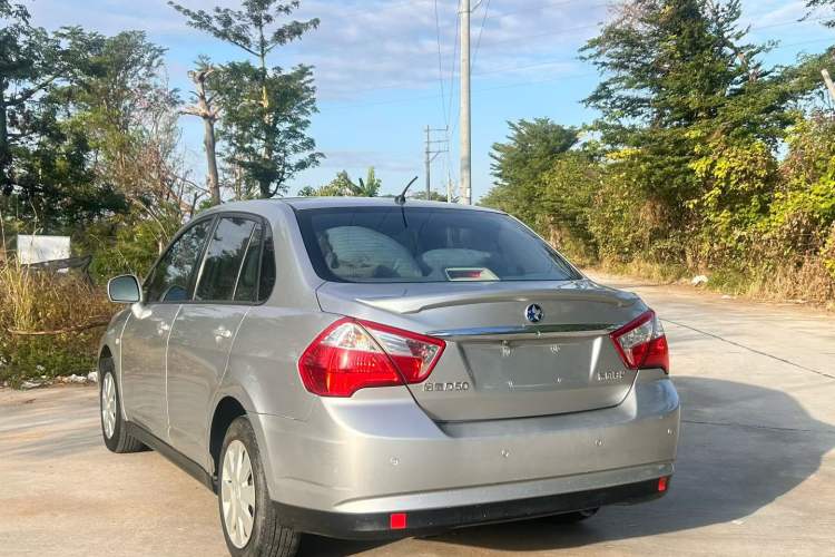 Used Venucia D50 2015 1.6L Automatic Fashion Edition
