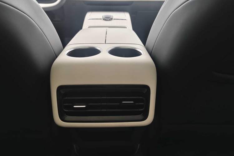 Used Geely Galaxy E8 2024 665 km Range Rear-Drive Starship Long-Range Version
