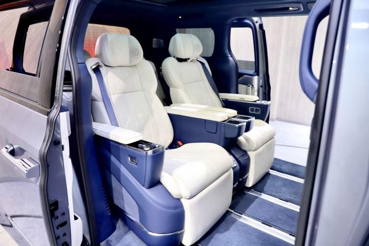 Used Zeekr 009 2024 Six-Seat Executive Version 4WD 140 kWh