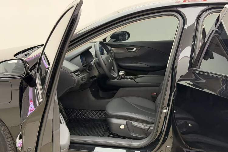 Used Hongqi E-QM5 2022 431 km Charge & Enjoy Edition