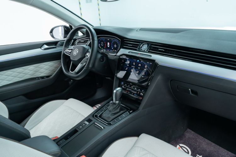 Used Volkswagen Magotan 2023 2 Million Units Commemorative Edition 330TSI DSG Luxury Version
