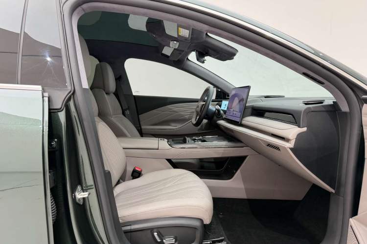 Used Geely Galaxy 8 2025 130km EM-P Starship Edition
