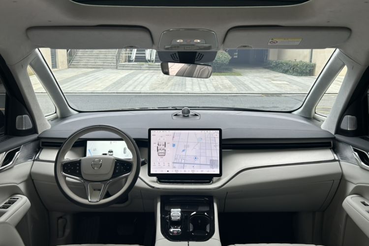 Used Volvo EM90 2025 Ultra Six-Seater