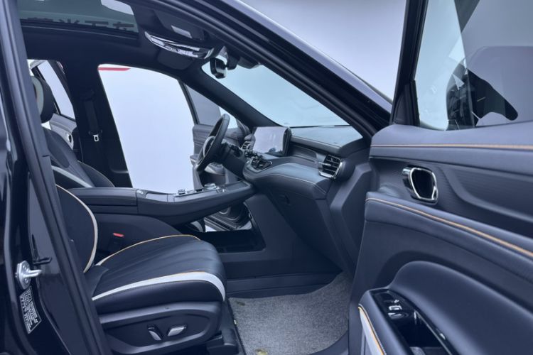 Used Ford Equator 2023 EcoBoost 225 Obsidian Orange Edition Prestige 7-Seater (2/3/2)
