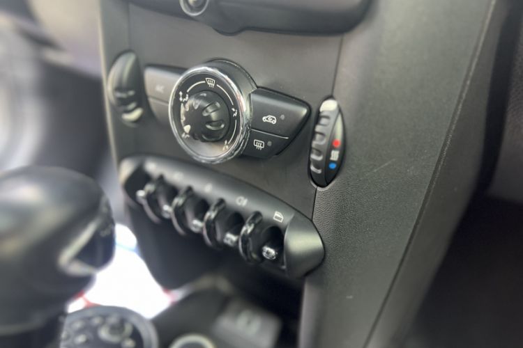 Used MINI MINI 2011 1.6L COOPER Fun