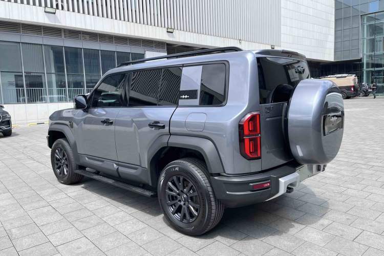 Used Formula Leopard 5 2023 Navigator Edition
