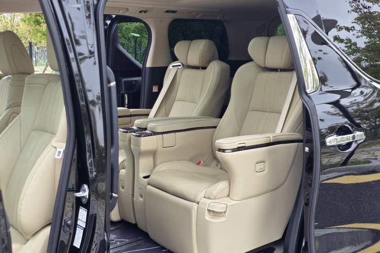 Used Toyota Alphard 2021 Dual-Engine 2.5L Prestige Edition Interior 13