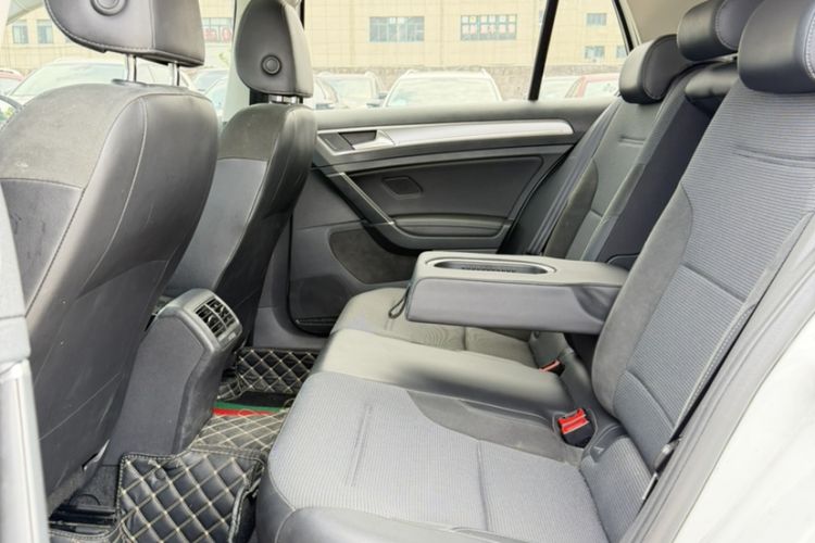 Used Volkswagen Golf 2018 1.6L Automatic Comfort Model Interior 1