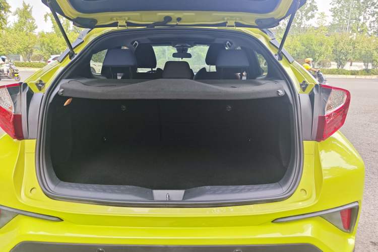 Used Toyota C-HR 2018 2.0L Leading with Sunroof China VI Standard