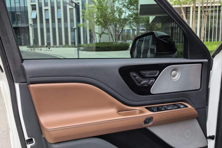 Used Lincoln Aviator 2020 3.0T V6 All-Wheel Drive Executive Version
