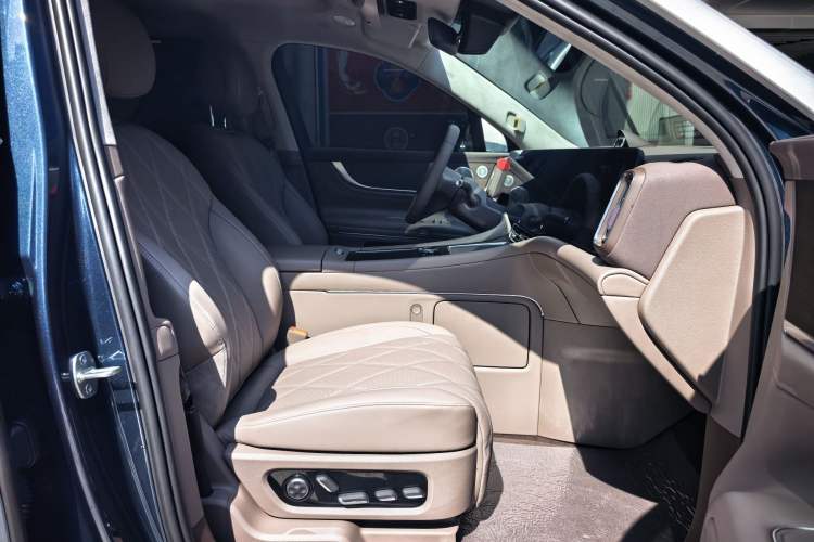 Used Hima AITO M9 2025 Extended-Range Max Version 52 kWh 6-Seater Edition