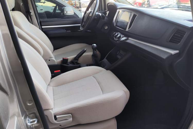 Used FORTHING Lingzhi 2023 M5 1.6L Practical Model 5 Seats
