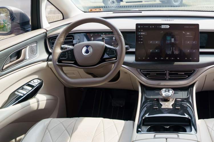 Used Denza D9 2022 DM-i 970 Four-Wheel Drive Prestige Model Interior 5