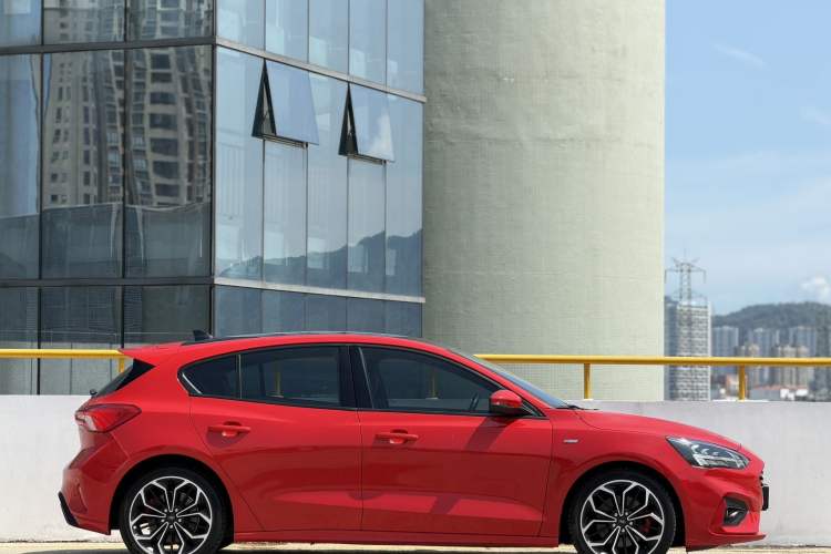 Used Ford Focus 2019 Hatchback EcoBoost 180 Automatic ST Line Exterior 2