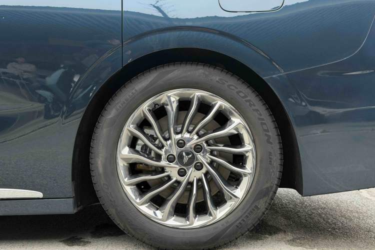 Used VOYAH Dream 2025 PHEV Four-Wheel-Drive Flagship Version – Qiankun Edition Exterior 4