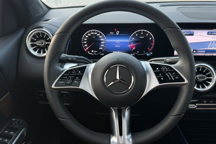 Used Mercedes-Benz GLB 2024 GLB 220 Dynamic Edition Interior 6