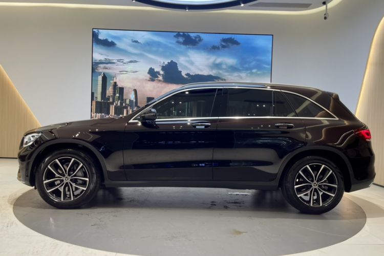 Used Mercedes-Benz GLC 2021 GLC 260 L 4MATIC Luxury Model Exterior 8