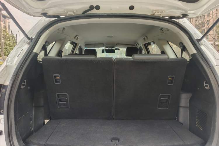 Used JMC Yusheng S350 2013 2.4T Manual Two-Wheel Drive Diesel Luxury 7-Seater
