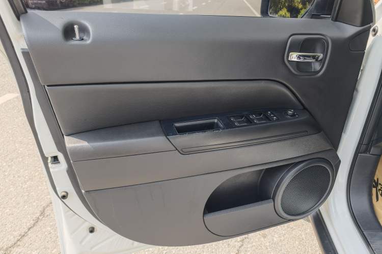 Used Jeep Patriot 2014 2.4L Sport Edition Interior 1