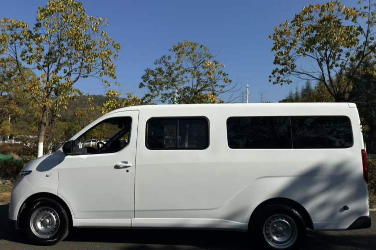 Used Wuling Yangguang 2025 Model 400km Bus Edition—Comfort Edition