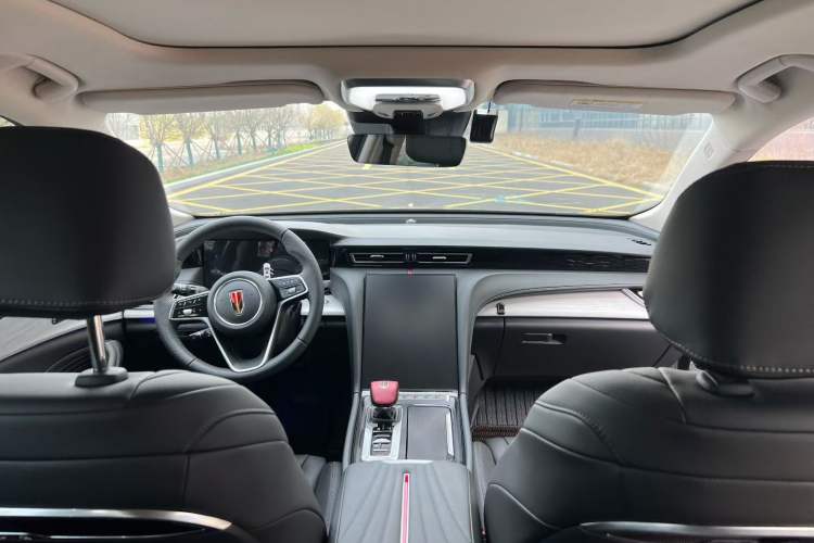 Used Hongqi H5 2025 2.0T Automatic Flag Edition – 500 000 Units Commemorative Version
