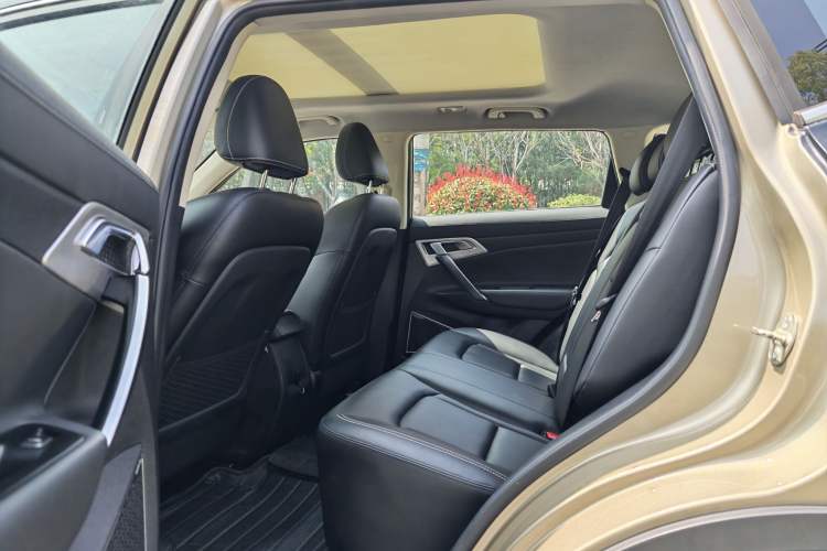 Used Geely Auto Emgrand X7 Sport 2016 2.0L Manual Smart Connect Version Interior 2