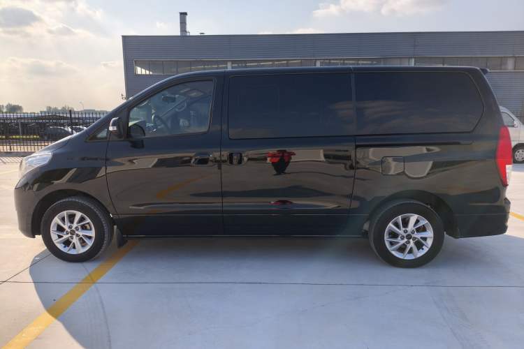 Used FORTHING Lingzhi PLUS 2021 Travel Edition 2.0L Manual Luxury 7-Seater
