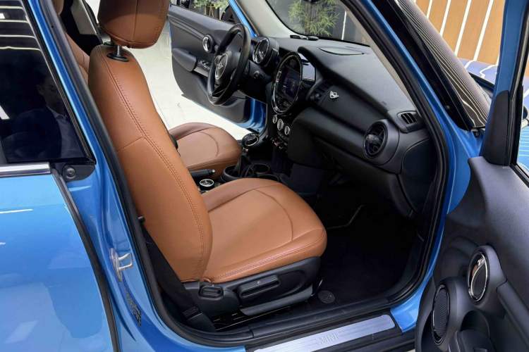 Used MINI 2016 1.2T ONE Five-Door Edition Interior 7
