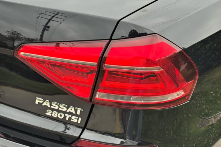 Used Volkswagen Passat 2017 280TSI DSG Luxury Edition Exterior 6