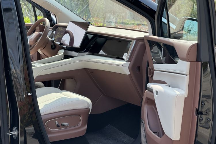 Used BYD Xia 2025 DM-i 1.5T 100km Leading Model Interior 3