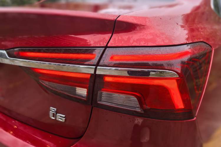 Used Roewe i6 2020 PLUS 1.6L CVT 4G Connected Glory Flagship Edition
