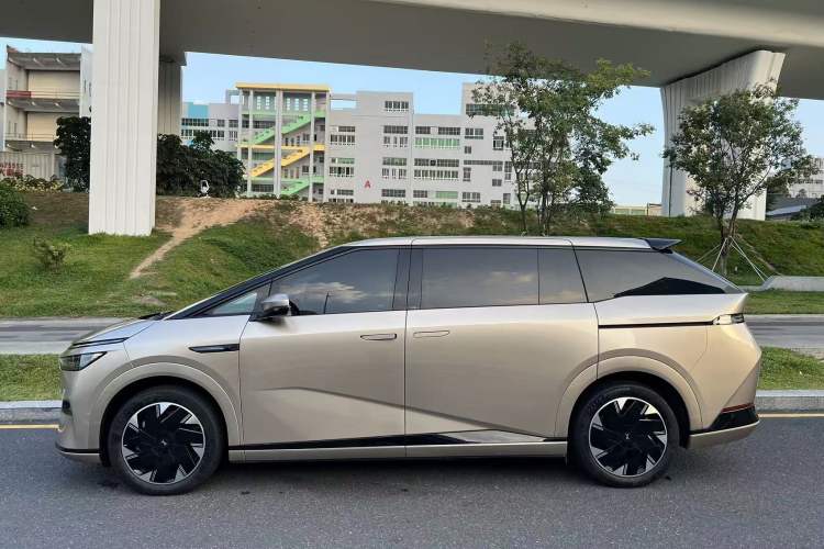 Used XPeng X9 2024 640 All-Wheel Drive High-Performance Max