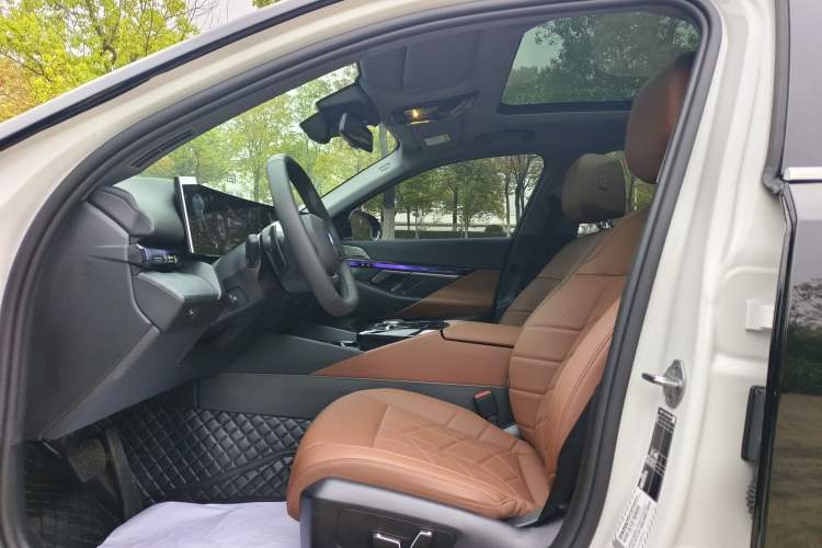 Used BMW 5 Series 2024 530Li Leading Luxury Package Interior 2