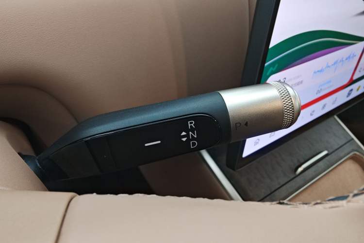 Used ONVO Luxeed L90 2025 Model—Ultra Six-Seater Version
