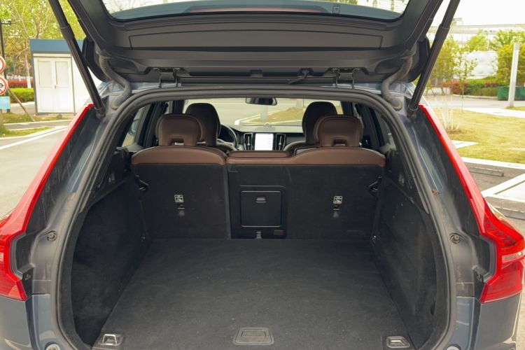 Used Volvo XC60 2023 B5 4x4 Smart Luxury Edition