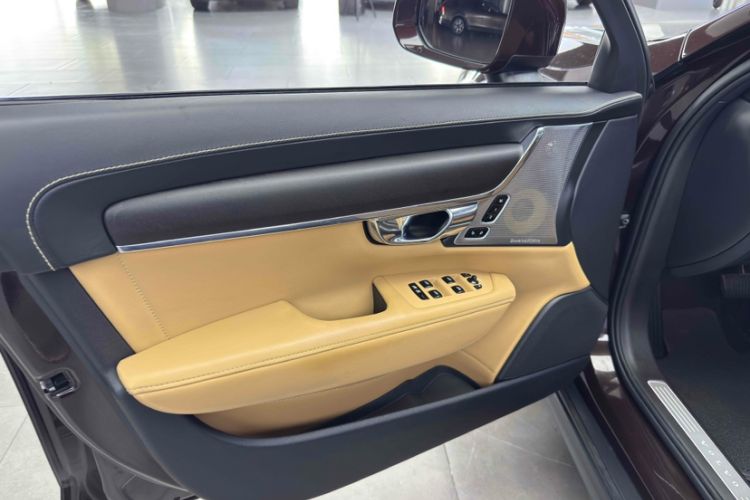 Used Volvo V90 2017 Cross Country T5 AWD Prestige Edition