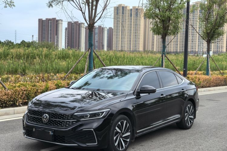 Used Volkswagen Passat 2022 330TSI Starry Luxury Edition – Exclusive Special Edition