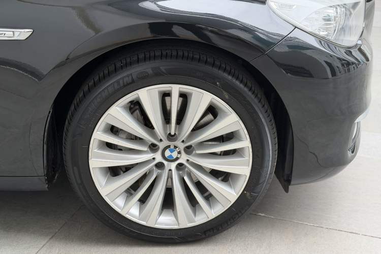 Used BMW 5 Series GT 2014 535i Luxury Edition