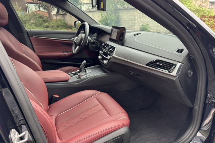 Used BMW 5 Series 2021 Facelifted 530Li Leading Edition M Sport Package
