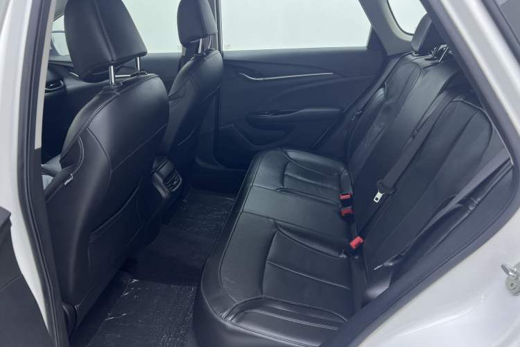 Used Buick Excelle GX 2018 18T Automatic Elite Model Interior 4