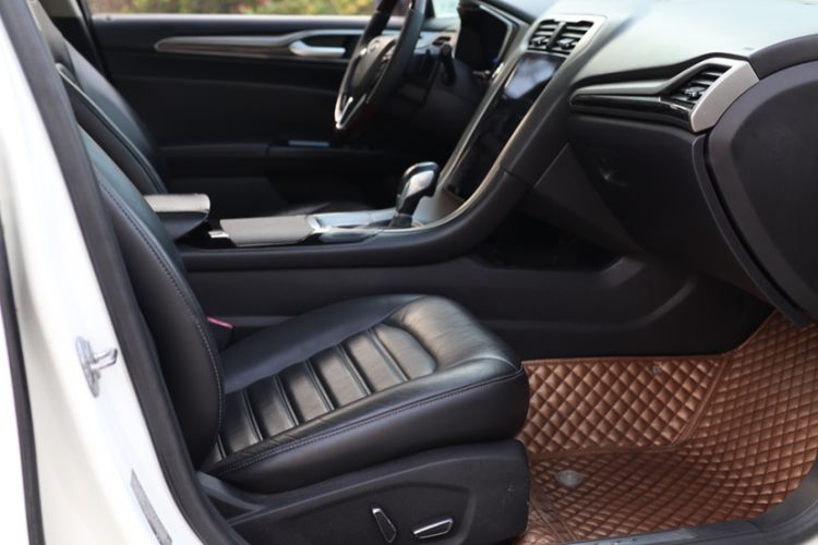 Used Ford Mondeo 2013 2.0L GTDi 200 Fashion Edition Interior 7