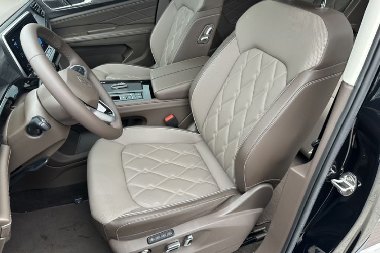 Used Volkswagen Viloran 2024 380TSI Premium Edition Interior 7