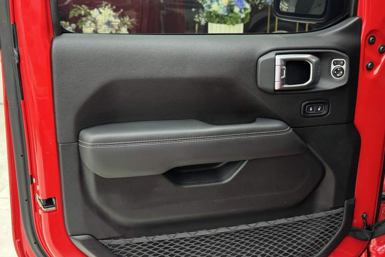 Used Jeep Wrangler 2019 2.0T Sahara Four-Door Version China VI Emission Standard