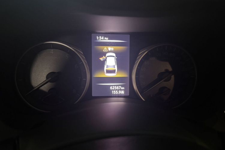 Used Infiniti Q50L 2018 2.0T Enjoyment Version China VI Standard Odometer Close Up