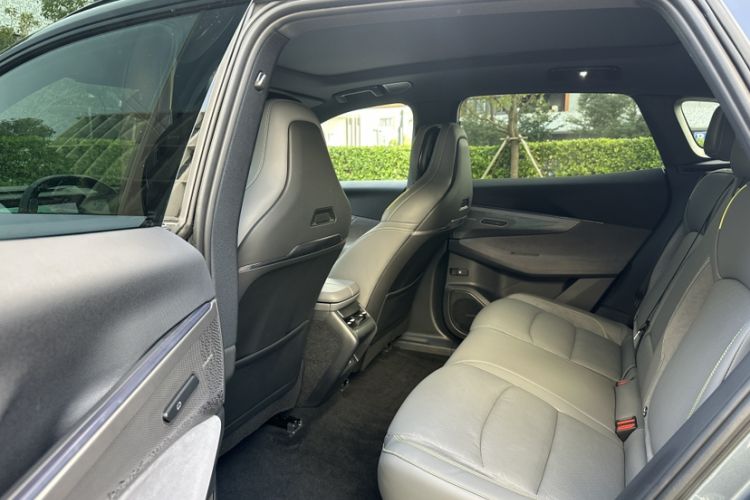 Used Lynk & Co 08 EM-P 2025 220 km All-Wheel-Drive Performance Halo Interior 4