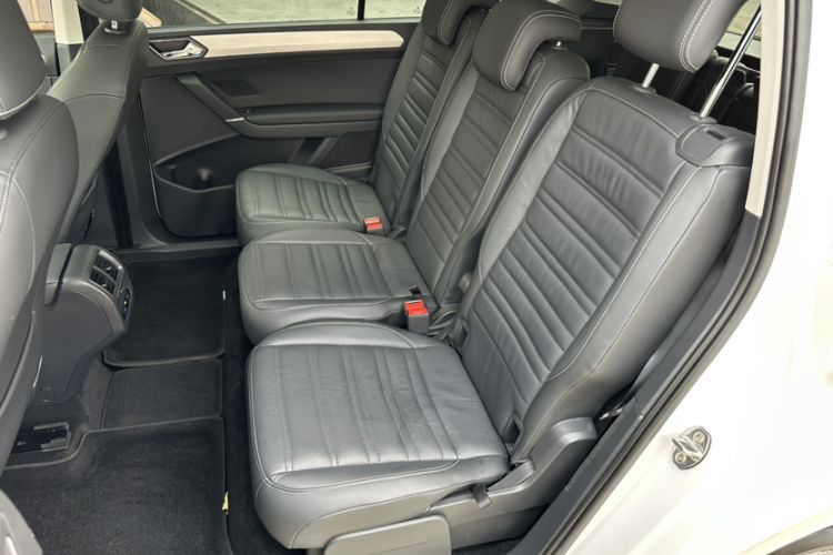 Used Volkswagen Touran 2016 Volkswagen Touran L 280TSI DSG Comfort Edition Interior 4