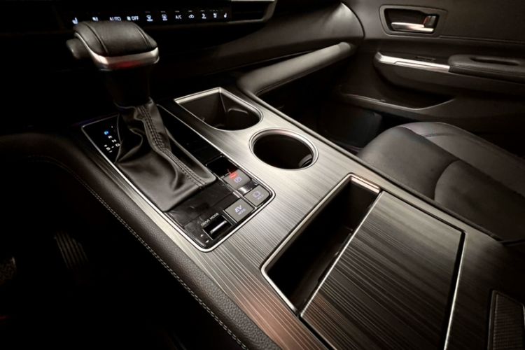 Used Toyota SIENNA 2021 2.5L Hybrid Ultimate Edition Interior 3