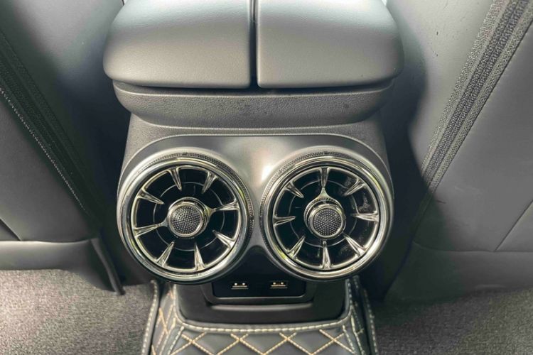 Used ORA Lightning Cat 2024 Dark Night Edition 555km Prestige Version Interior 3